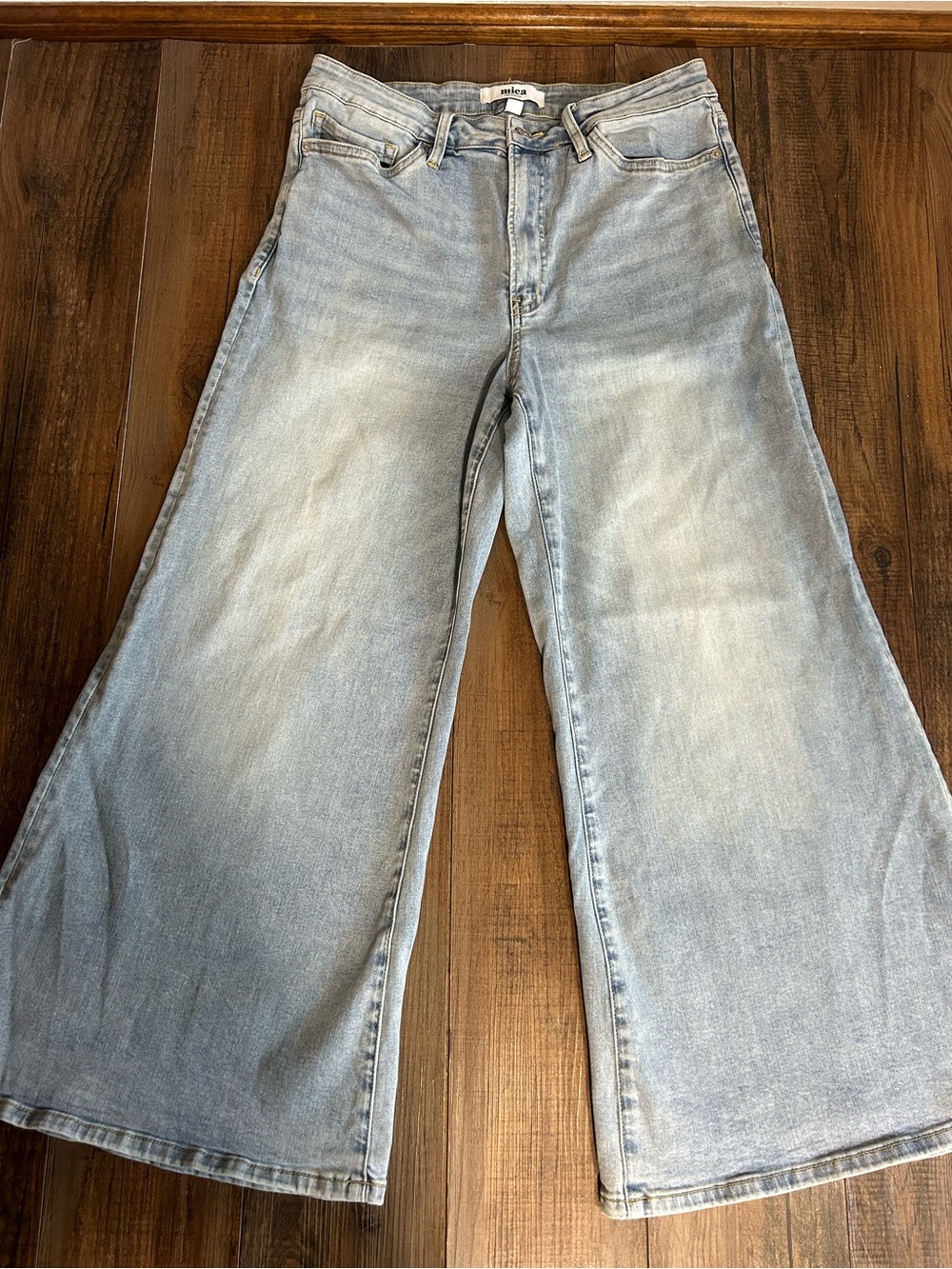 Mica High-Rise Light Wash Wide-Leg Jeans — Women Sz 31